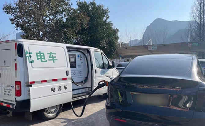大方汽车搭电